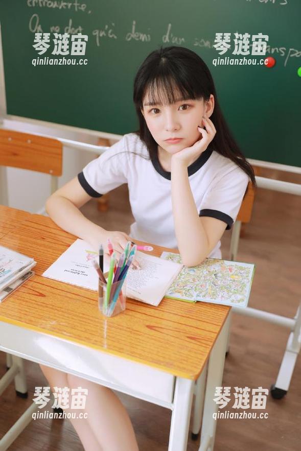“51爆料网苹果版”新鲜出炉，真假难辨的八卦夹在你我之间！