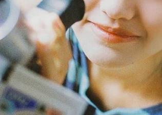 51黑料开心分享：在你心目中的那款清纯女友，她的另一面…