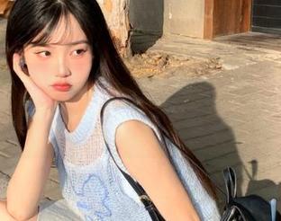“传送门：52cg里好像有个东西在闪，呀，是瓜吗？目测已掉进了！“