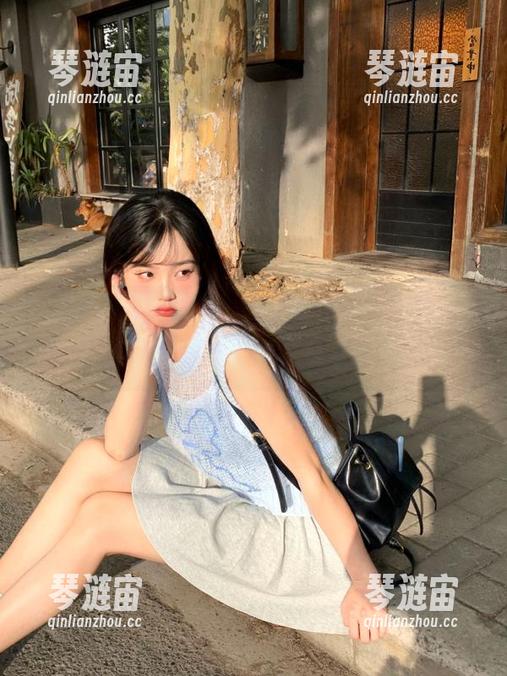 “传送门：52cg里好像有个东西在闪，呀，是瓜吗？目测已掉进了！“