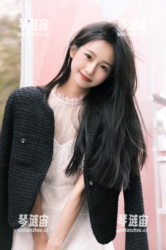 “98吃瓜网”app里的劲爆新闻，偶尔还让我体验到了意外惊吓和无言以对。