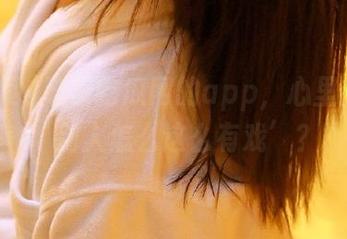 刷着吃瓜网的app，心里暗暗想‘别人怎么这么有戏’？