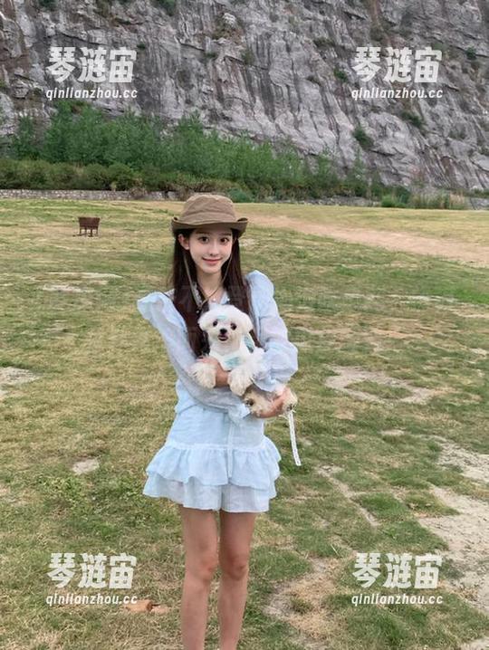 喝茶不如登录泡泡吃瓜网，热门事件滚滚而来，别被瓜皮砸到！