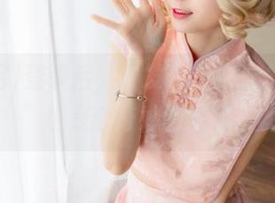 登录后，才发现在线的“吃瓜网”也是个奇妙的摆摆。