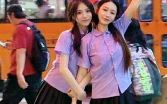 吃瓜网入口：别在车上吃瓜，免得一口咬到“必看大瓜”掉进车里！