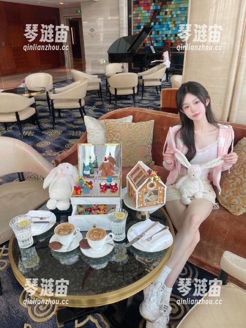 在“黑料吃瓜不打烊”的导航里，正能量仿佛也想追个热点？