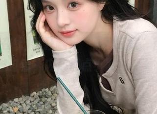 疯狂翻，“黑料在线”首页，越看越过瘾，内心那点小期待都要瘋了～