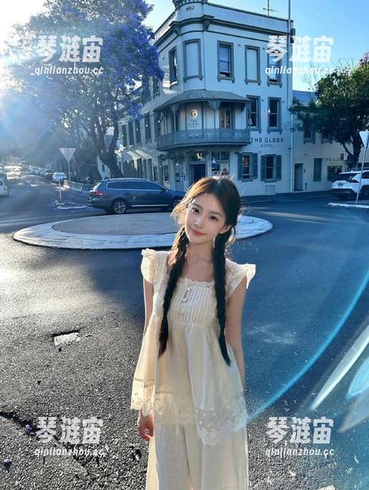 黑料网 跟着黑料网入口在线游荡,不怕狗仔跟得太近